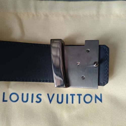 Louis Vuitton leather belt new, 110 cm, black