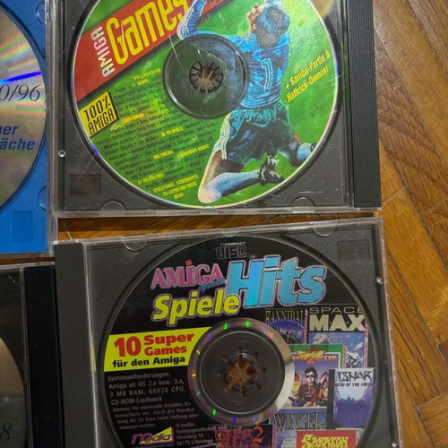 Amiga CD like new, pack of 4 from German magazines