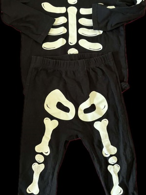 Skull clothing set used H&M 12-18 months, 86cm