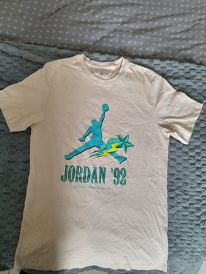 Nike Jordan T shirt size M like new, cream