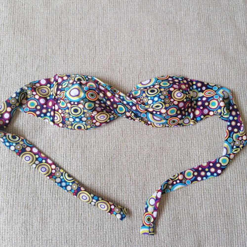 Swimwear top like new, size L-XL, multicolored