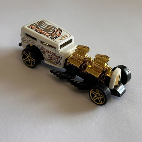 Hot Wheels 2003 Way 2 Fast White Gold used