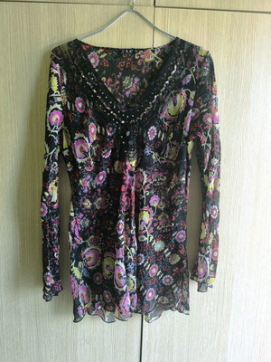 Tunic blouse like new, black and red, size L