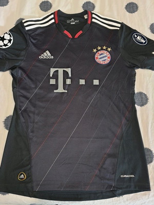 Bayern Munich 2010-11 Third Kit Schweinsteiger #31 UCL Version like new