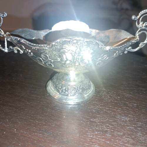 Silver plated sauce boat like new with base
