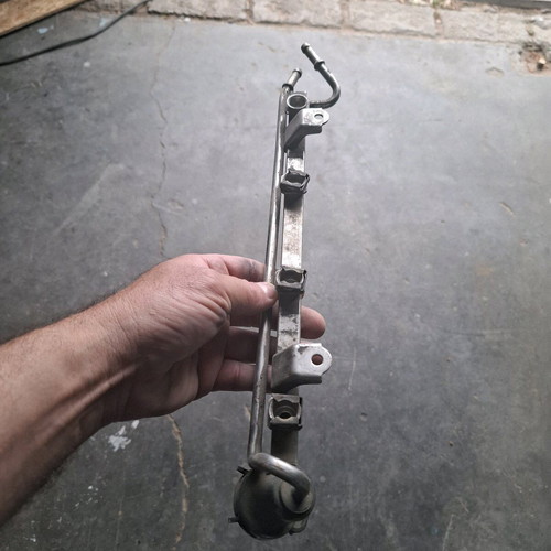 Audi TT mk1 225ps fuel rail used