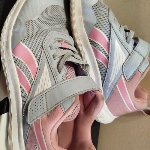 Reebok athletic shoes No 34 used, blue and pink