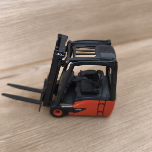 Linde Bruder Pallet Forklift toy like new