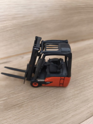 Linde Bruder Pallet Forklift toy like new