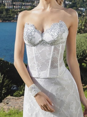 Handmade wedding dress like new with lace and Swarovski
