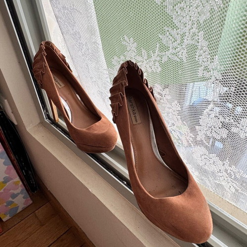 Camel suede Bershka pumps like new, size 37, 12cm heel