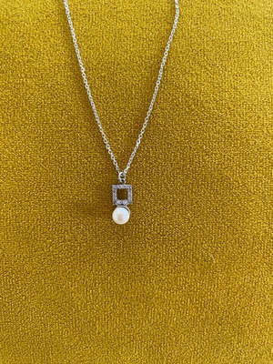 Silver chain necklace with pearl and rhinestone pendant