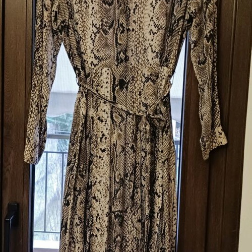 Maxi dress like new with side slit and cuff sleeve, size L