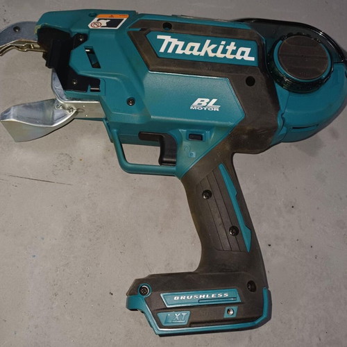 Makita DTR181ZJ cordless rebar tying machine with charger, two batteries
