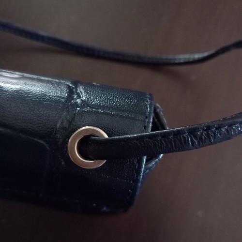 Thiros navy blue shoulder bag like new with extendable strap