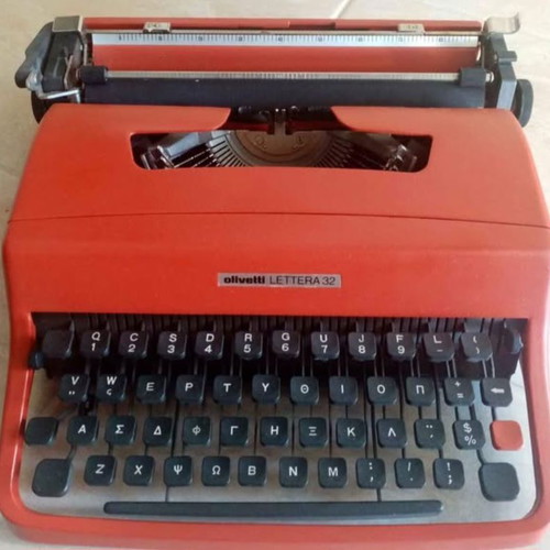 Olivetti Lettera 32 typewriter red, like new