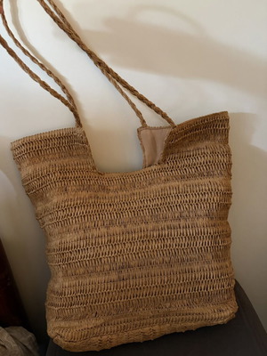 Straw shoulder bag, beige and brown