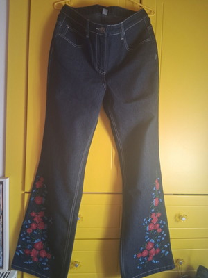Laura Kent jeans with embroidered flowers, new, dark blue