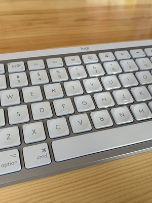 Logitech MX Keys Mini για Mac σαν καινούργιο, πληκτρολόγιο σε ανοιχτό γκρι
