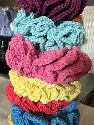 Χειροποίητα πλεκτά scrunchies κατόπιν παραγγελίας, πολύχρωμα