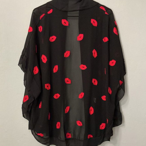 Kimono with Lips One Size like new, black, airy fit