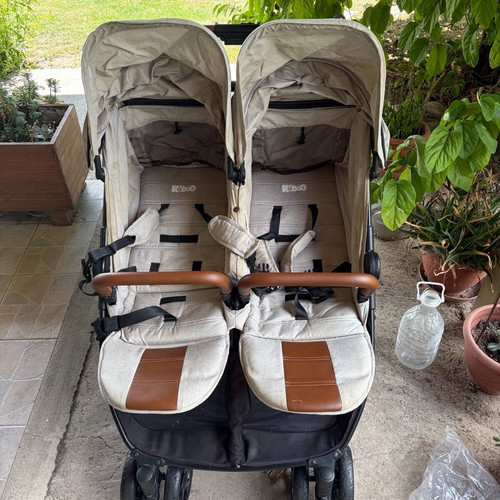 Kiddo Twin Stroller like new with accessories