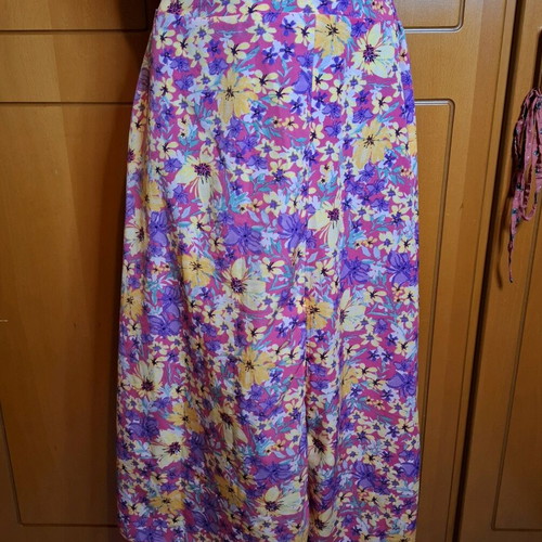 Floral skirt new, size S-M, multicolored