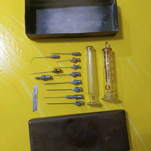 Instituto de Angeli vintage glass syringe set used with needles