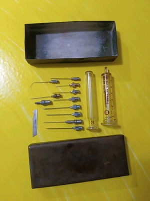 Instituto de Angeli vintage glass syringe set used with needles