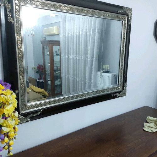 Καθρέφτης διακοσμητικός ολοκαίνουργιος με ξύλινο περίβλημα σε μαύρο και ασημί