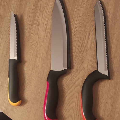 Tupperware knives set of 3 unused