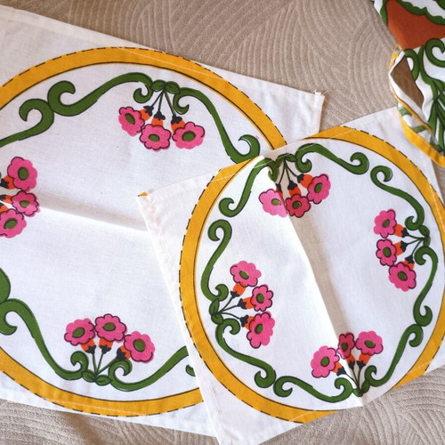 Vintage stamped kitchen linen set 70s/80s, 5 pieces, new
