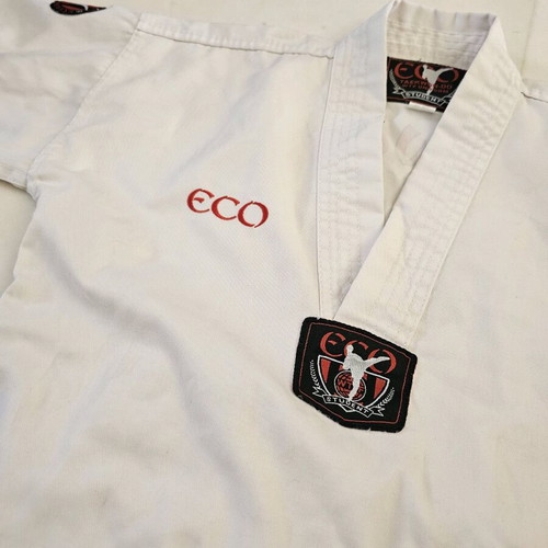 Taekwondo uniform size 106 like new with 2 belts