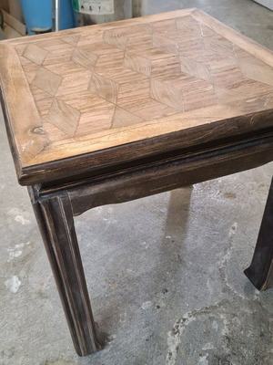 Square coffee table like new, dimensions 43×43×43