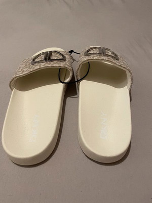 DKNY pool slides new, size EU 37