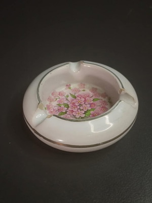 Vintage porcelain ashtray 1960s-70s like new