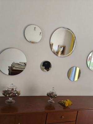 Set of 6 Decorative Round Frameless Wall Mirrors like new