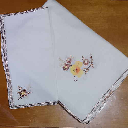 Tablecloth with appliqué flowers and embroidery 180x130 cm with 6 food napkins new