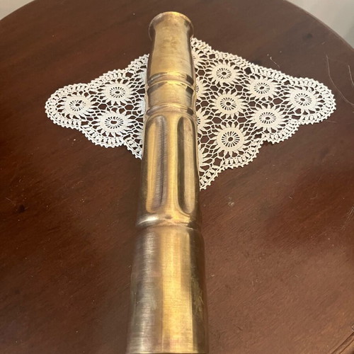 Decorative item from shell used, brass metal