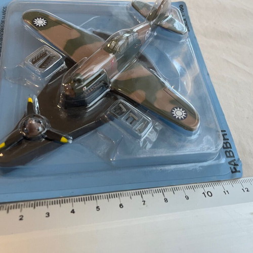 Curtiss P-40B Tomahawk airplane model new, scale 1/100