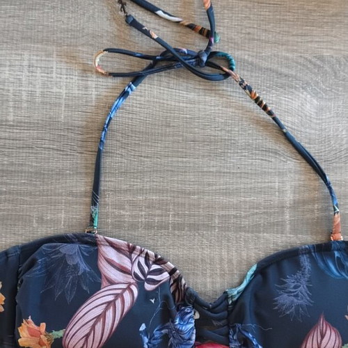 Bikini top like new, size S, blue multicolor