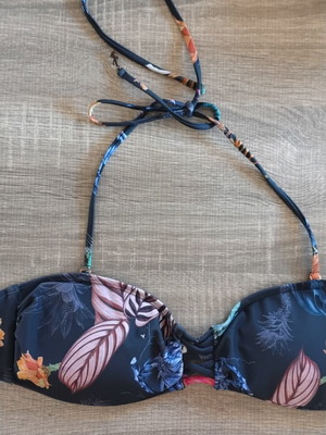 Bikini top like new, size S, blue multicolor