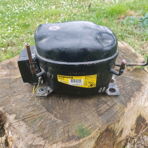 Refrigerator compressor used, functional motor