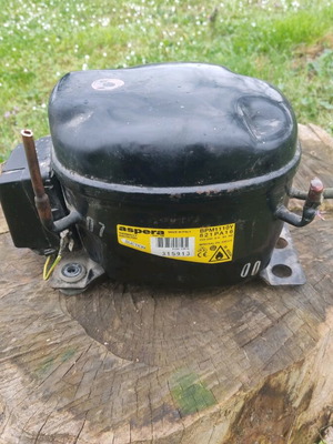 Refrigerator compressor used, functional motor
