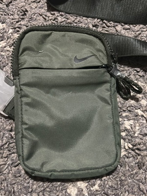 Nike bag dark green in excellent condition