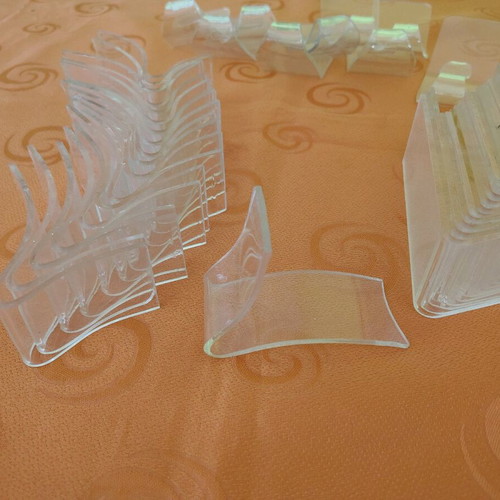 Plexi glass display bases like new, 51 pieces