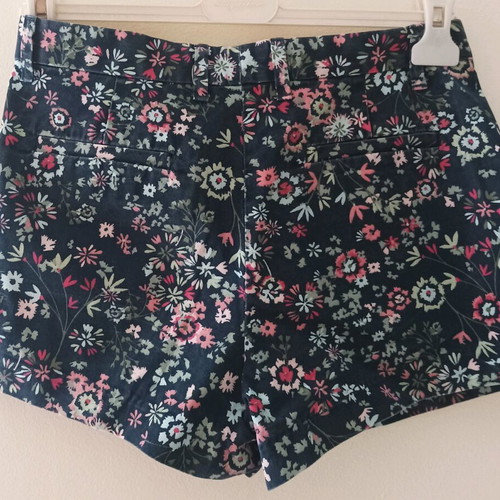 GAP shorts used with floral pattern in dark blue