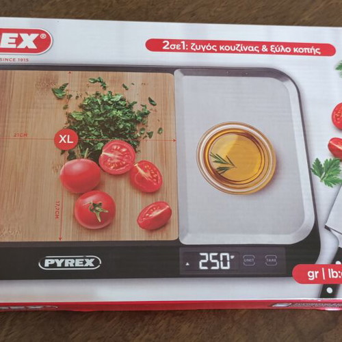 Pyrex kitchen scale and cutting board set unused
