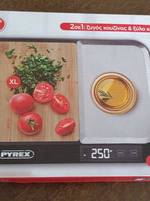 Pyrex kitchen scale and cutting board set unused