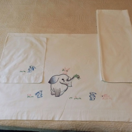 Crib sheet set like new, 2 white sheets with pillowcase